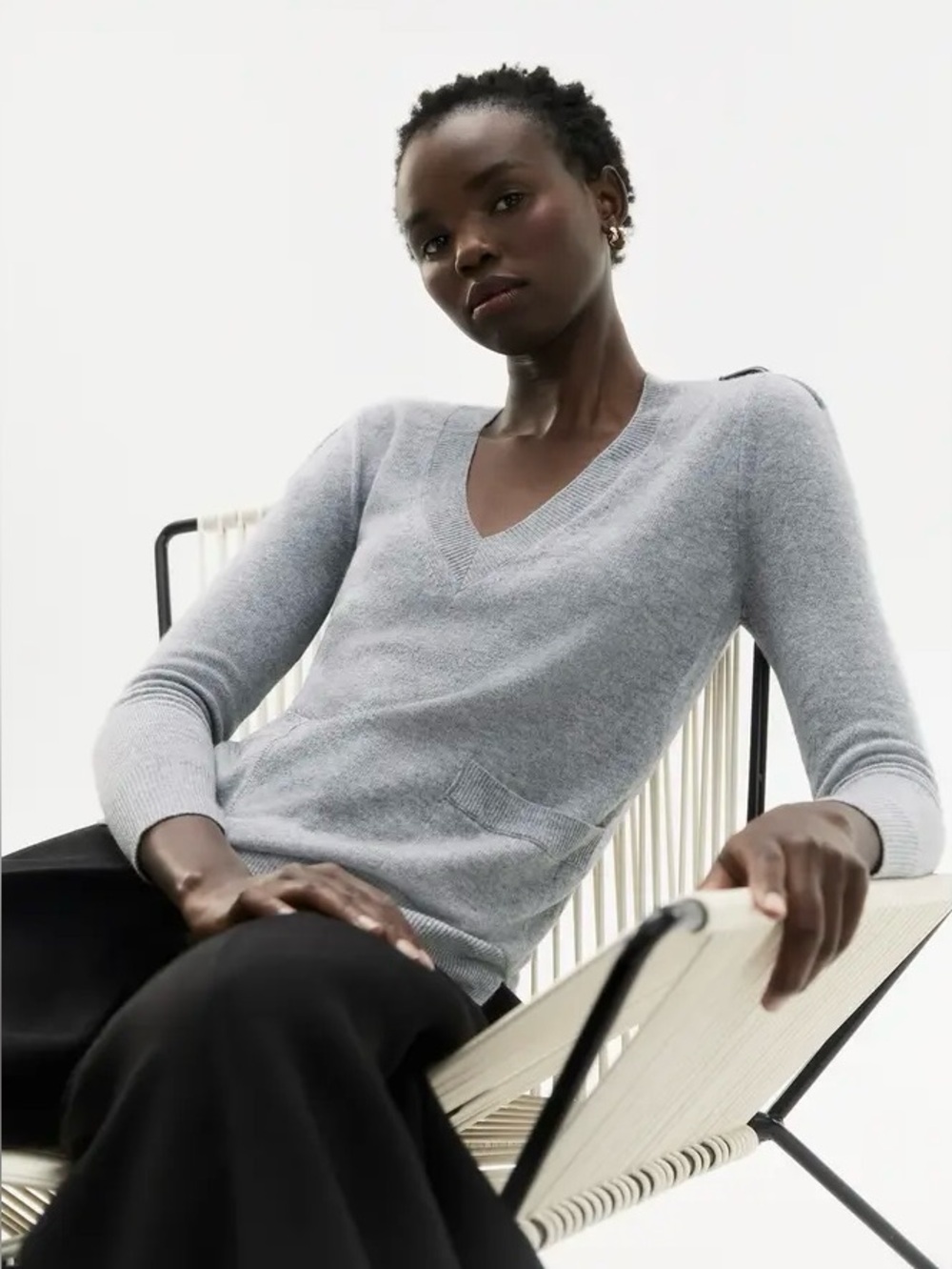 GWYN Dia 100% Cashmere Puff-Sleeve V-Neck Sweater in Grey
